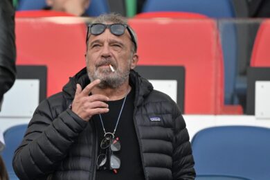 Amendola si lamenta perché ha guadagnato (solo) 3 mn e metà versati in tasse