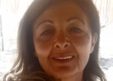 Uccise la madre a calci e pugni “perché era felice e canticchiava”: assolto