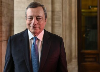 Draghi: “Ue a rischio, deve essere più unita. Serve maggiore produttività”