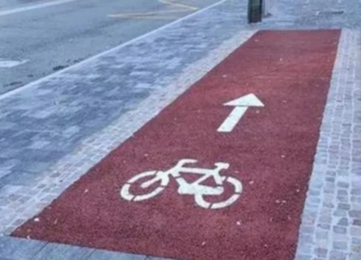 Torino, l’inutile ciclabile di 7 metri e mezzo é un caso. “Non c’era spazio”