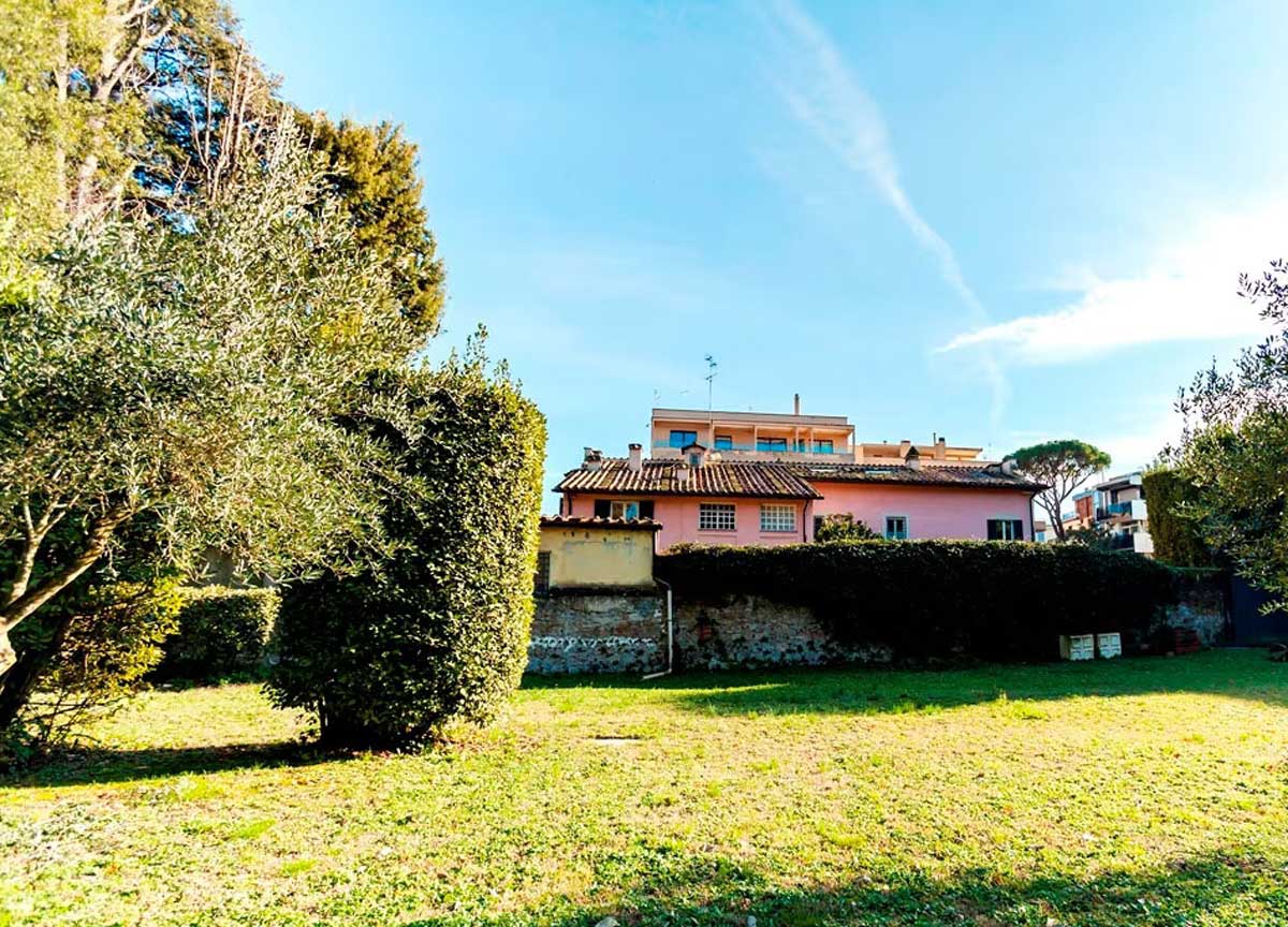 Vendesi pezzo di Villa Ada: il casino di Villa Elena si cede a 6,5mln di euro Vendesi pezzo di Villa Ada: il casino di Villa Elena si cede a 6,5mln di euro