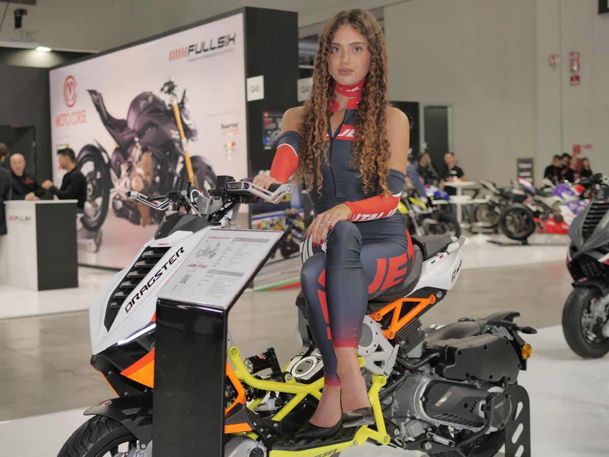 Federica Masolin illumina e le Eicma Girls 2023 fanno sognare… LE FOTO