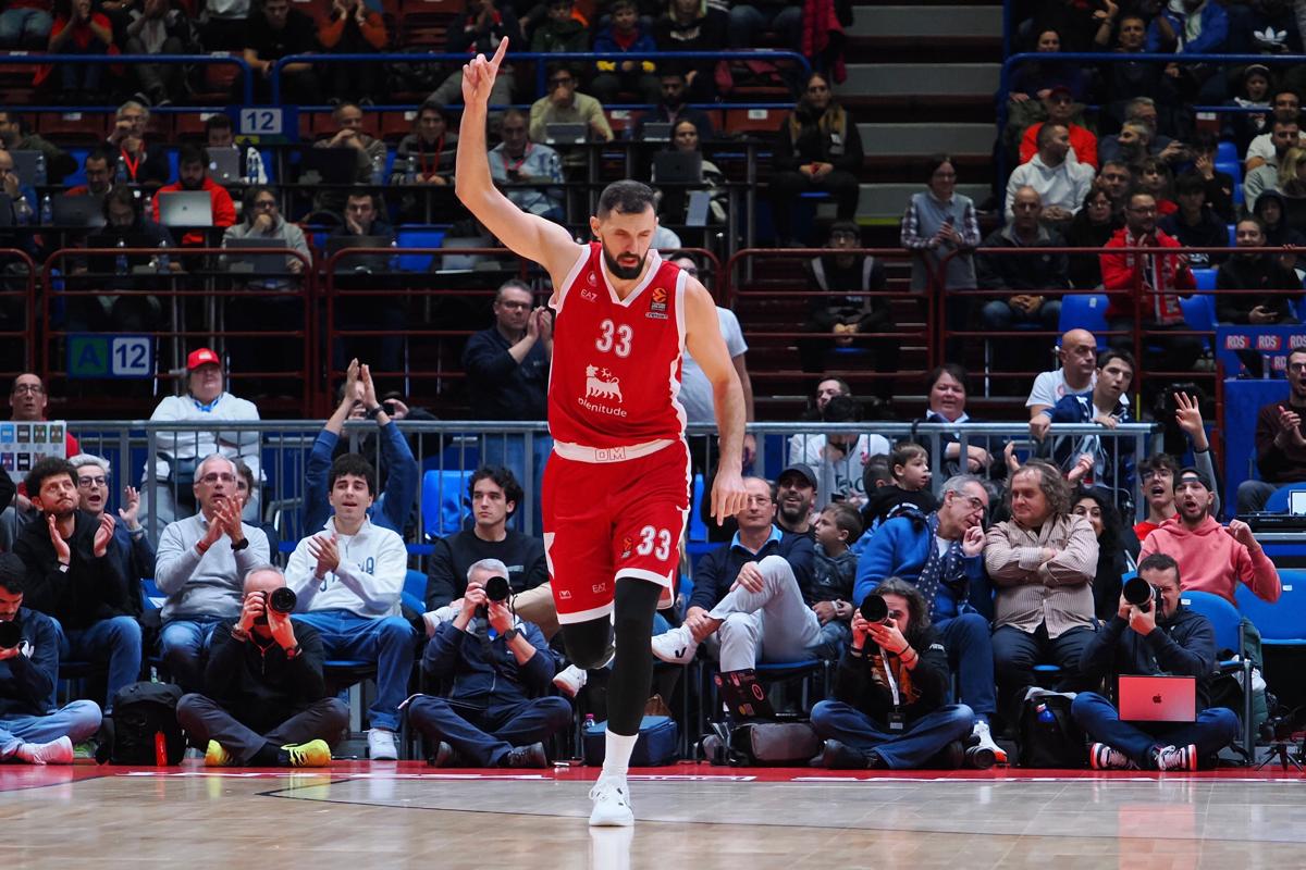 Galleria foto 'Eurolega, Olimpia Milano domina Valencia. Ettore Messina: “Partita completa”. Super Mirotic' - foto 1