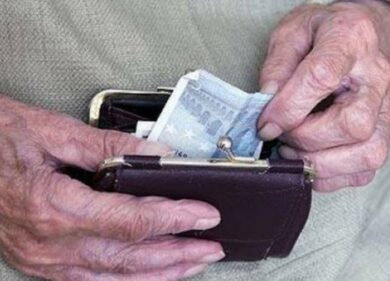 Roma, dà gioielli al finto postino: truffa da mln alla moglie del diplomatico