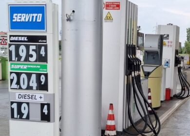 Benzina, schiaffo Tar al governo: nullo decreto sull’obbligo di esporre prezzi