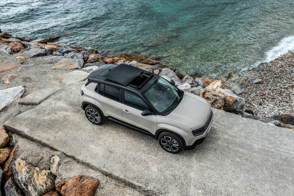 Jeep svela la nuova Avenger e-Hybrid