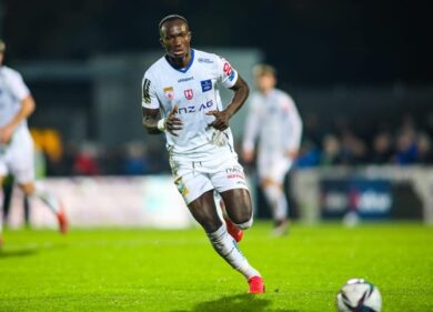 Calcio, dramma in campo in Albania: morto il giocatore Raphael Dwamena