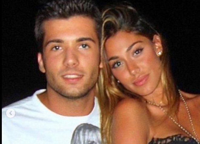 Belen si sposa con Lorenzoni? La showgirl pubblica l’anello su Instagram Belen si sposa con Lorenzoni? La showgirl pubblica l’anello su Instagram