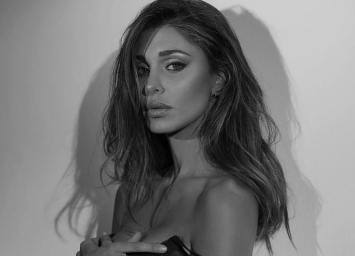 Belen si sposa con Lorenzoni? La showgirl pubblica l’anello su Instagram Belen si sposa con Lorenzoni? La showgirl pubblica l’anello su Instagram