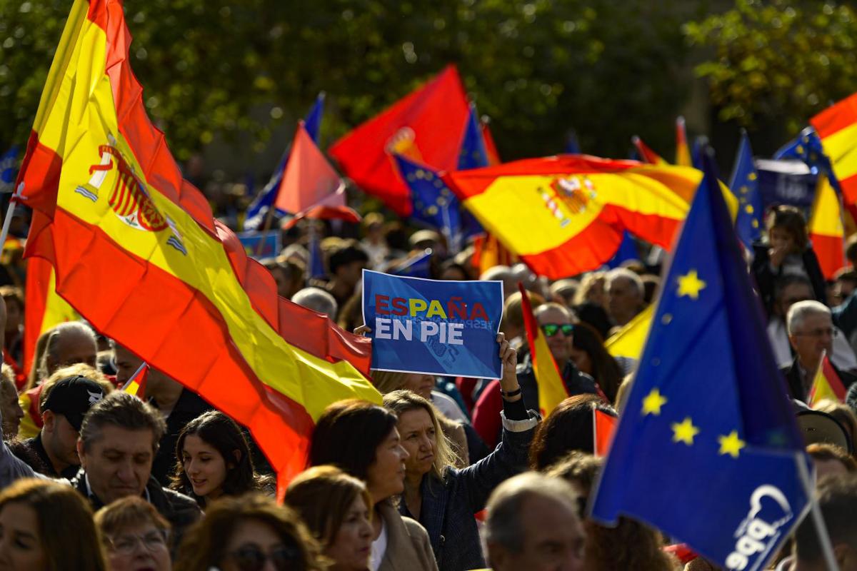 Spagna, onda di proteste in piazza contro l’amnistia ai separatisti catalani Spagna, onda di proteste in piazza contro l’amnistia ai separatisti catalani