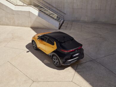 Nuova Toyota C-HR si rinnova e punta sull’ibrido