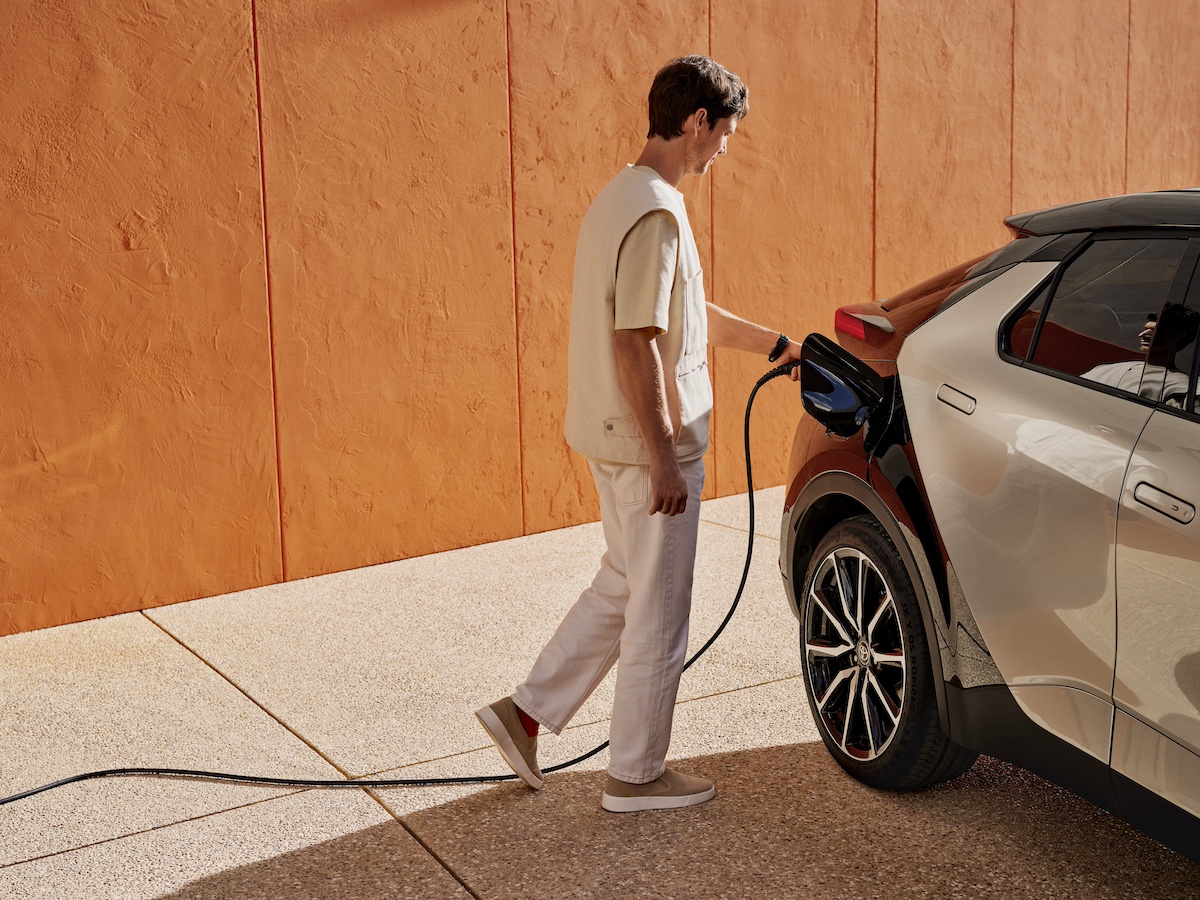 Nuova Toyota C-HR si rinnova e punta sull’ibrido
