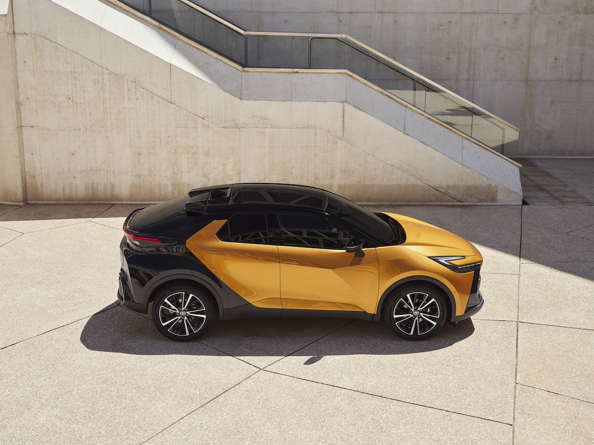 Nuova Toyota C-HR si rinnova e punta sull’ibrido