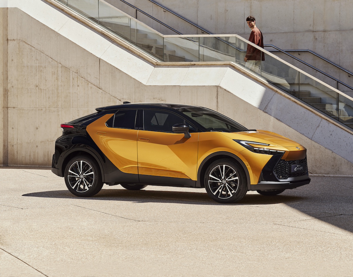 Nuova Toyota C-HR si rinnova e punta sull’ibrido