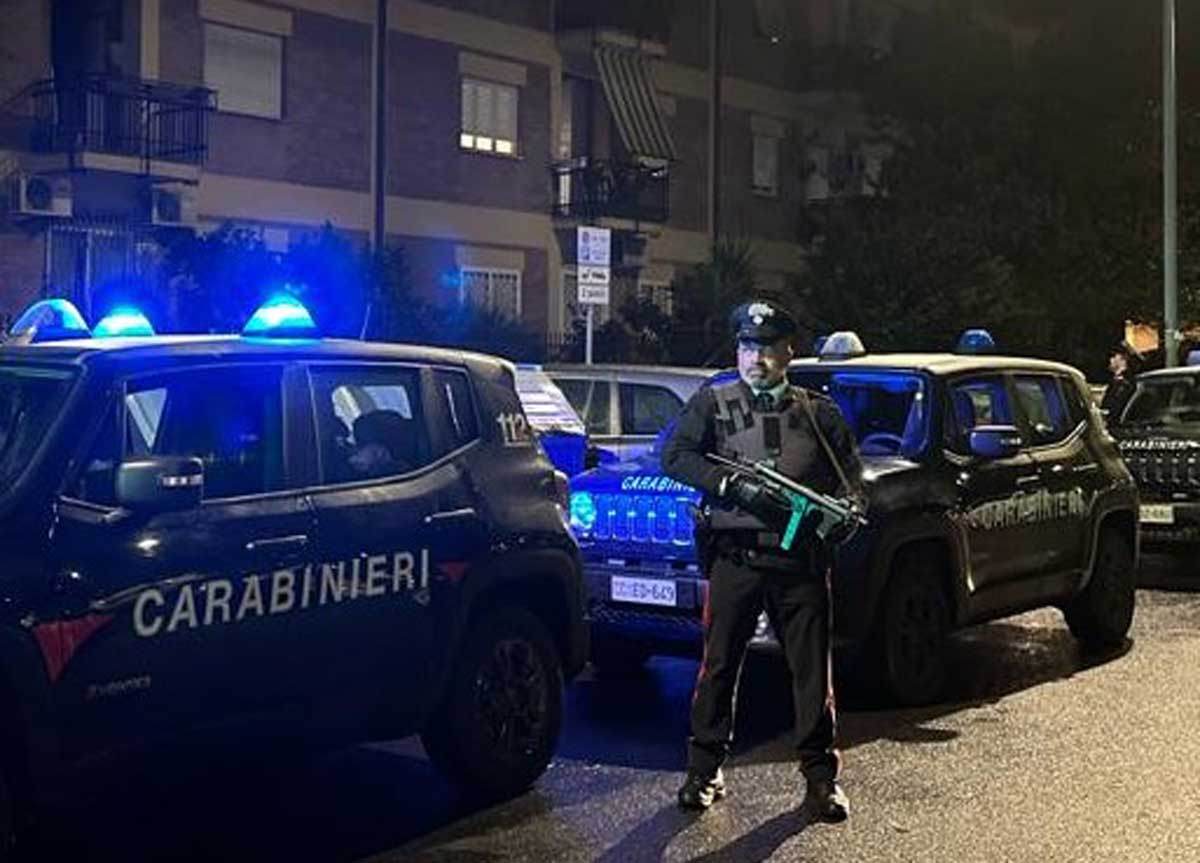 Rom rubano un’auto piena di vestiario: inseguimento da brividi per 15 km