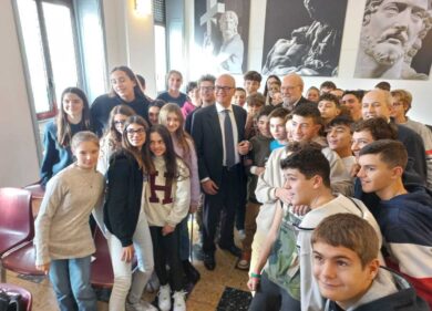 Cibo, Valditara: lotta allo spreco alimentare deve entrare nelle scuole