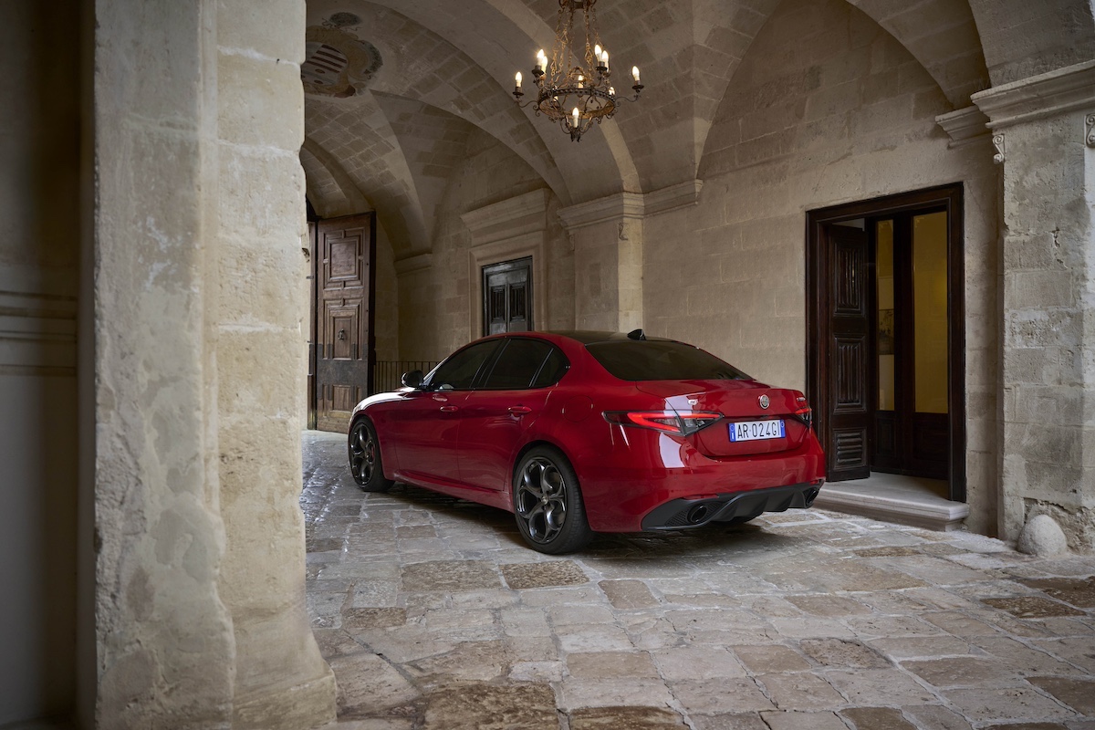 Alfa Romeo presenta la prima serie speciale globale di gamma Tributo Italiano Alfa Romeo presenta la prima serie speciale globale di gamma Tributo Italiano