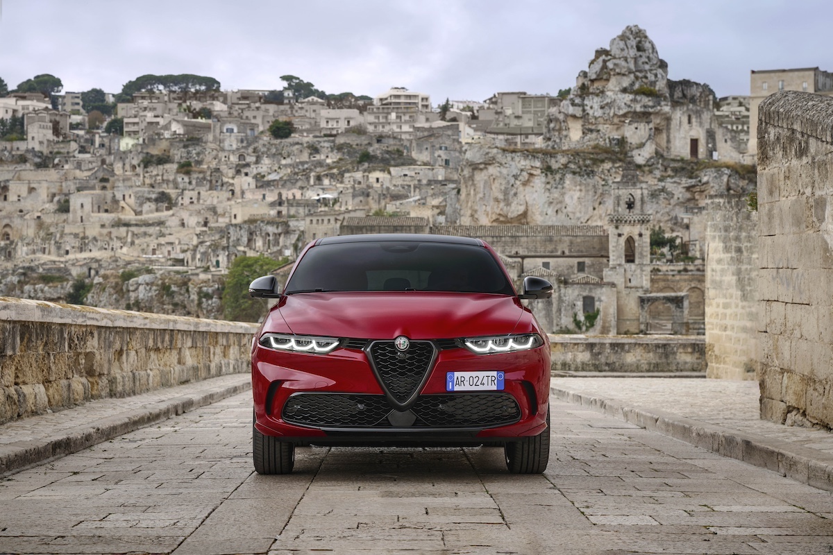 Alfa Romeo presenta la prima serie speciale globale di gamma Tributo Italiano Alfa Romeo presenta la prima serie speciale globale di gamma Tributo Italiano