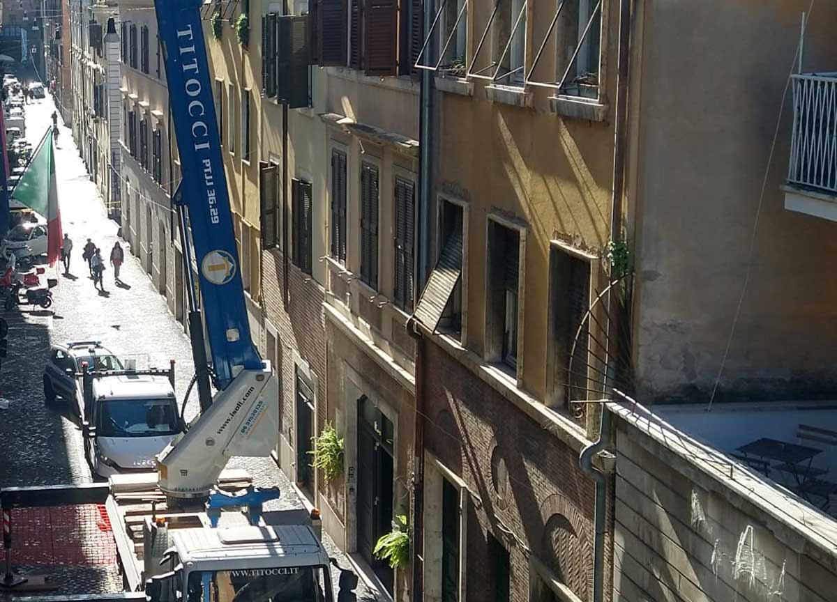 Emergenza Vigili Roma: crolla mini lucernaio, mobilitazione di uomini e mezzi