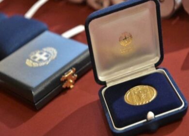 Ambrogino d’oro a Pucci: è bufera. “Ha insultato Schlein”. Imbarazzo Sala