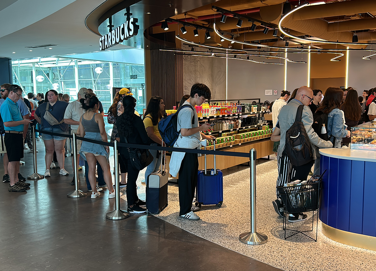 Nella Capitale scoppia la guerra del caffè: Starbucks sbarca a Cola di Renzo Nella Capitale scoppia la guerra del caffè: Starbucks sbarca a Cola di Renzo