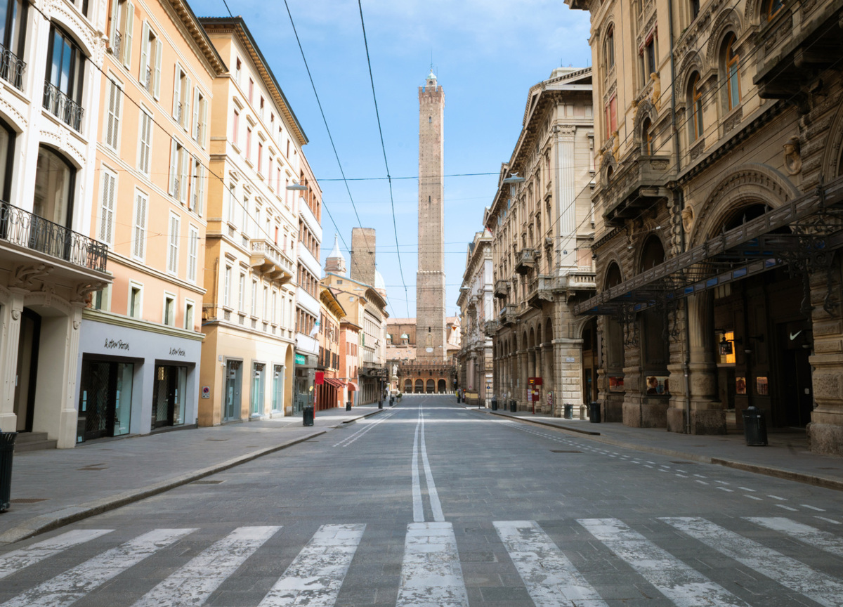 Bologna, i tecnici: “Torre Garisenda? Rischio crollo da un momento all’altro” Bologna, i tecnici: “Torre Garisenda? Rischio crollo da un momento all’altro”