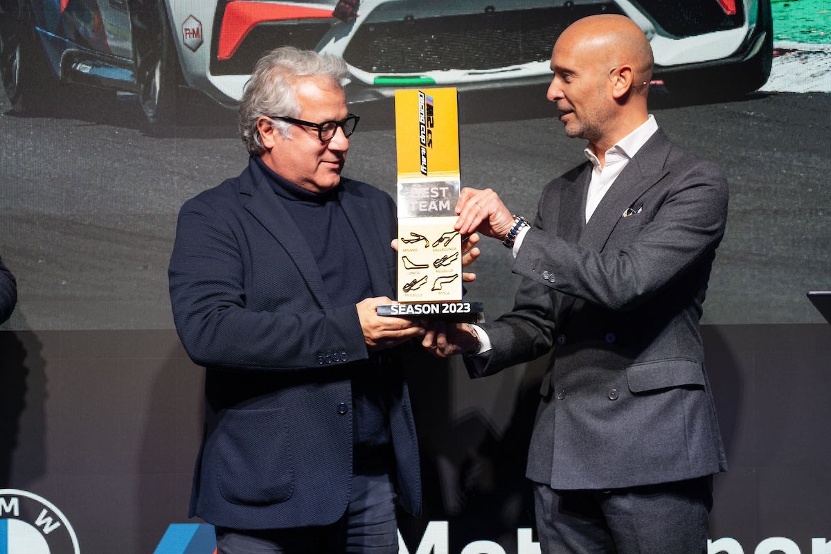 BMW Motorsport debutta nel cuore del “fashion district” di Milano