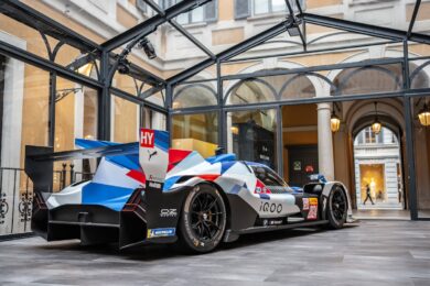 BMW Motorsport debutta nel cuore del “fashion district” di Milano