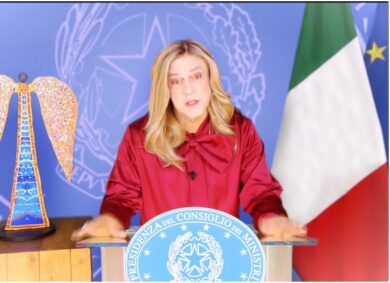 Crozza/Meloni sul “Pizzo di stato”: «Sono l’angelo custode dei piccoli commercianti – con la Lamborghini – che non se la sentono di dare il loro contributo alla stato»