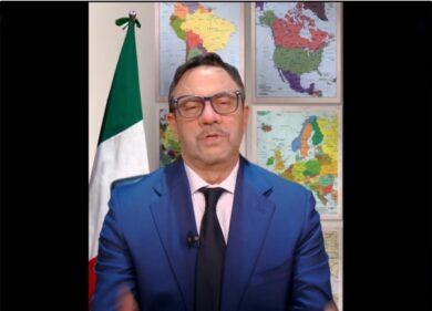 Crozza/Salvini: «Scioperi? La sinistra prima voleva mettere i lavoratori sui treni per mandarli a lavorare, oggi non può perché chi guida i mezzi pubblici è a scioperare»