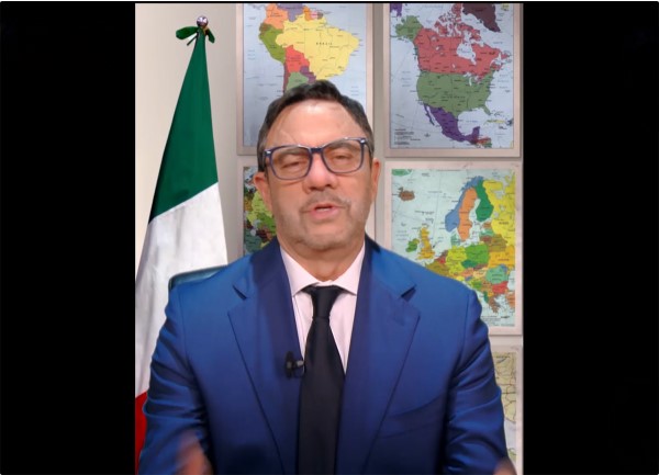 Crozza/Salvini: «Scioperi? La sinistra prima voleva mettere i lavoratori sui treni per mandarli a lavorare, oggi non può perché chi guida i mezzi pubblici è a scioperare» Crozza/Salvini: «Scioperi? La sinistra prima voleva mettere i lavoratori sui treni per mandarli a lavorare, oggi non può perché chi guida i mezzi pubblici è a scioperare»
