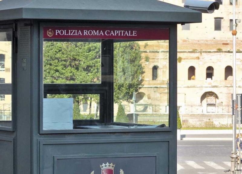 I Vigili Urbani restano senza gabbiotti: vietato entrare, a rischio la salute I Vigili Urbani restano senza gabbiotti: vietato entrare, a rischio la salute