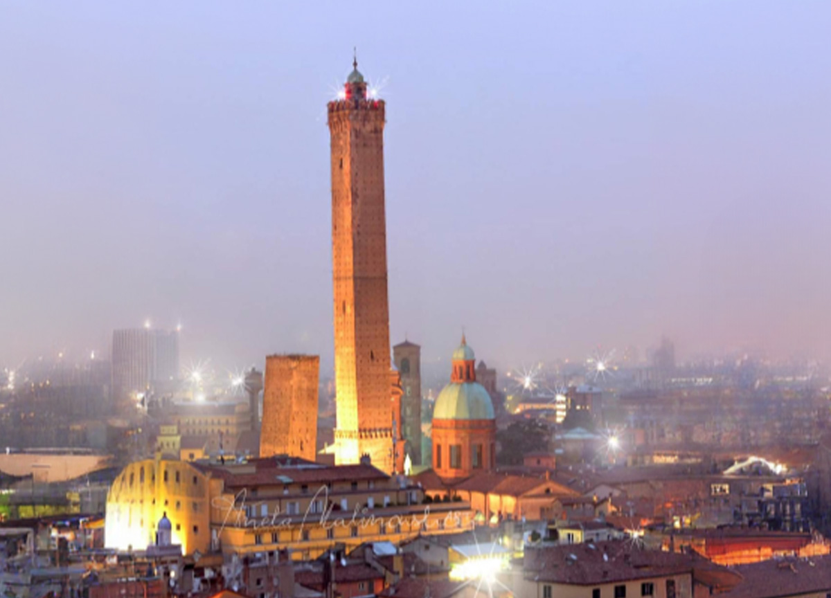 Bologna, i tecnici: “Torre Garisenda? Rischio crollo da un momento all’altro” Bologna, i tecnici: “Torre Garisenda? Rischio crollo da un momento all’altro”