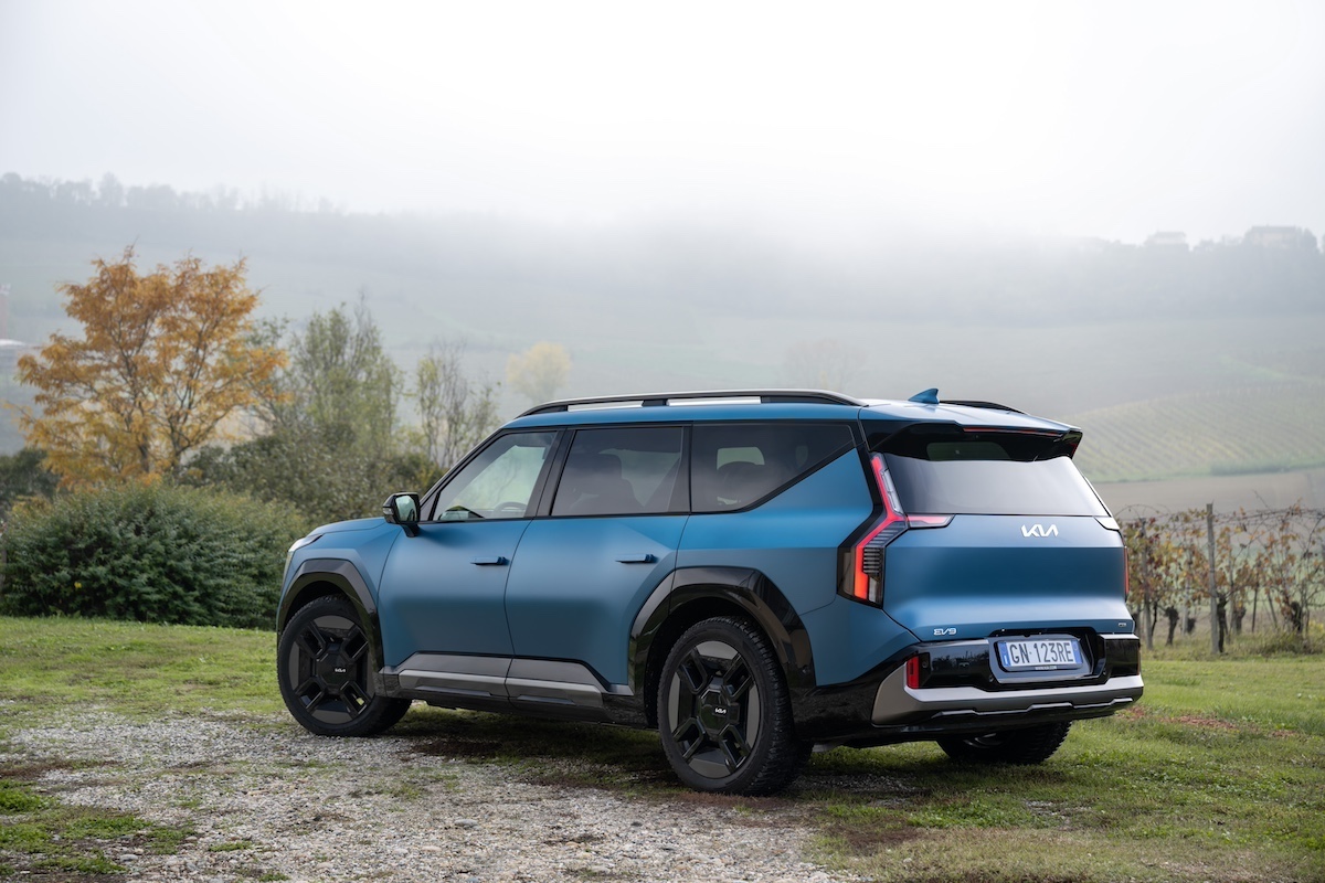 KIA EV9, segna nuovi benchmark per il segmento degli E-SUV 100% elettrici KIA EV9, segna nuovi benchmark per il segmento degli E-SUV 100% elettrici