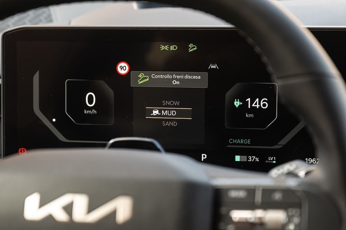 KIA EV9, segna nuovi benchmark per il segmento degli E-SUV 100% elettrici KIA EV9, segna nuovi benchmark per il segmento degli E-SUV 100% elettrici