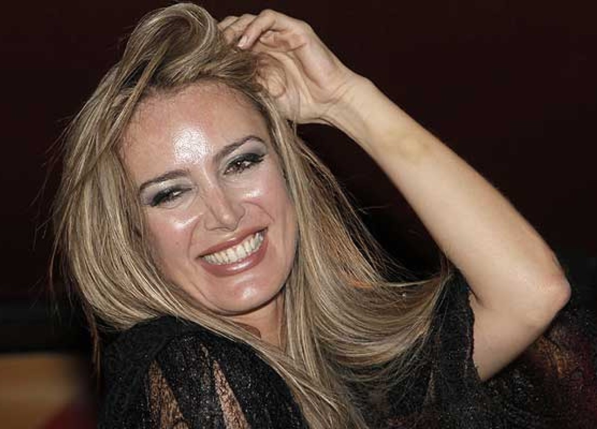 D’Addario si incatena al Tribunale: la caduta della barese che stregò Silvio D’Addario si incatena al Tribunale: la caduta della barese che stregò Silvio