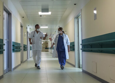 Medici, nel 2026 5mln saranno senza. “Vengono in studio da noi la sera e…”