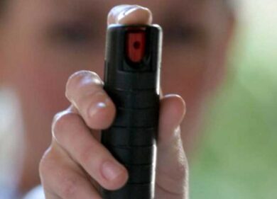 Spray urticante a scuola media a Milano, 50 intossicati