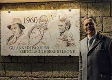 Calcio ed emozioni a Trastevere: una scultura per i calciatori vittoriosi