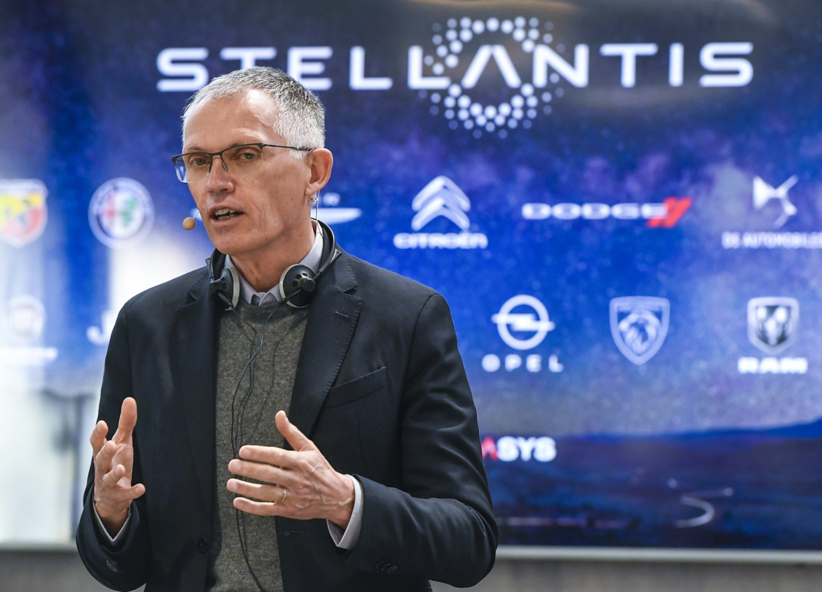 Stellantis s’allea con Catl: intesa per le batterie al litio nel mercato Ue Stellantis s’allea con Catl: intesa per le batterie al litio nel mercato Ue