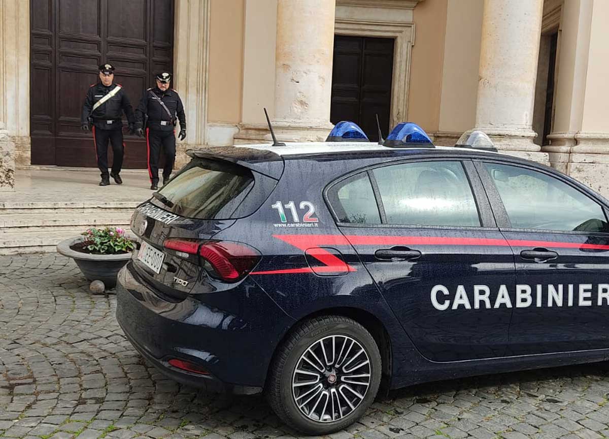 Milano, cerca di acquistare acido da usare contro ex: arrestato Milano, cerca di acquistare acido da usare contro ex: arrestato