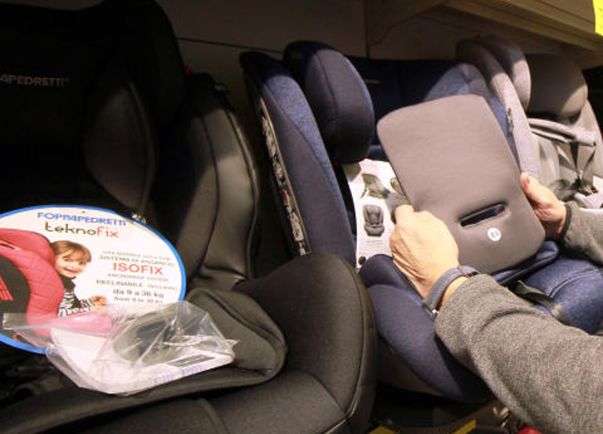 Video col cellulare alla guida e niente frecce: italiani pirati della strada Video col cellulare alla guida e niente frecce: italiani pirati della strada