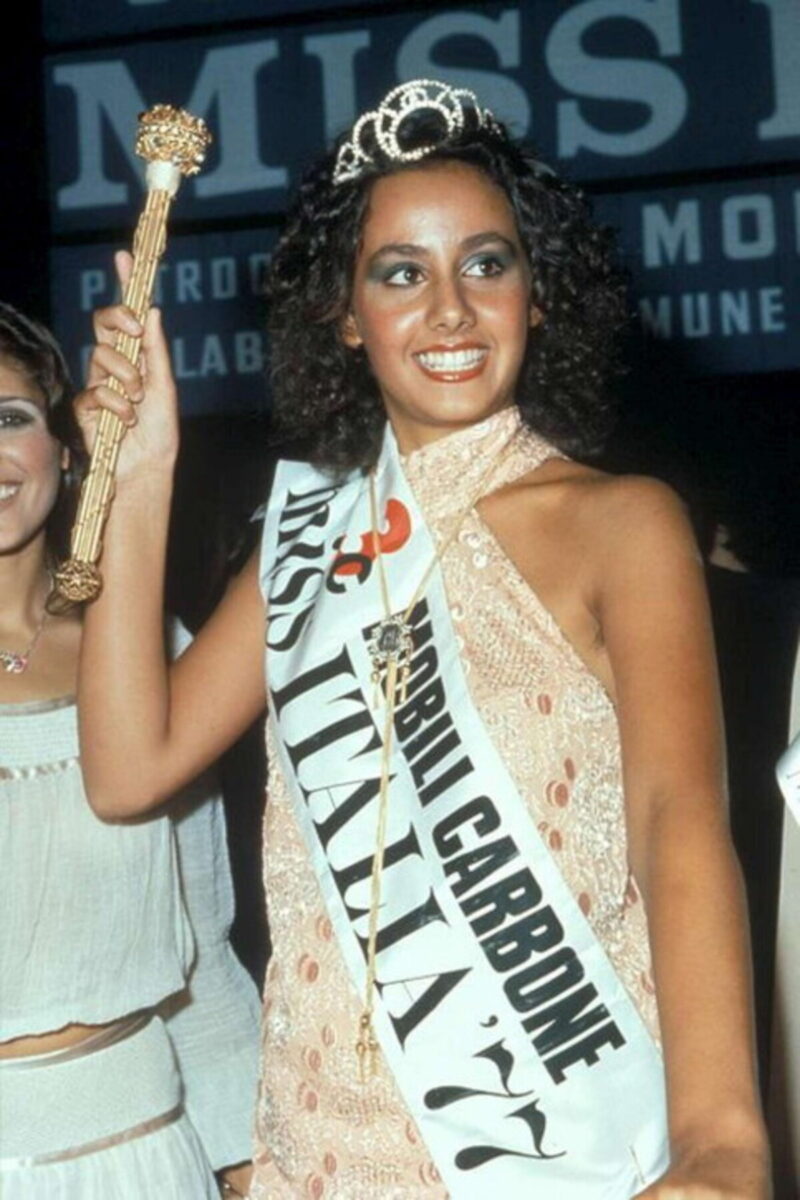 Morta l’attrice Anna Kanakis: l’ex Miss Italia aveva 61 anni Morta l’attrice Anna Kanakis: l’ex Miss Italia aveva 61 anni