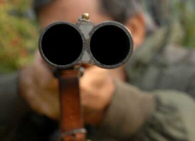 Tortona, 56enne spara a due spacciatori travestito da poliziotto