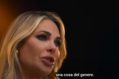 Ilary Blasi in lacrime per Totti nel docufilm ‘Unica’ su Netflix. Video
