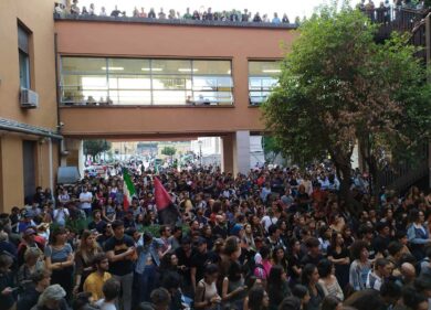 Scuola, occupato il Leonardo da Vinci: “Diciamo no alle classe sparpagliate”