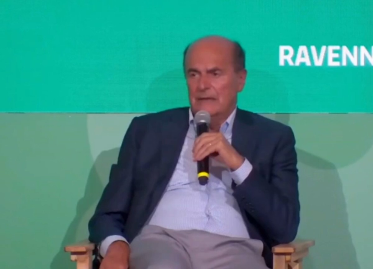 Bersani adesso fa anche l’attore. Diversi ruoli nel corto con Milena Vukotic Bersani adesso fa anche l’attore. Diversi ruoli nel corto con Milena Vukotic