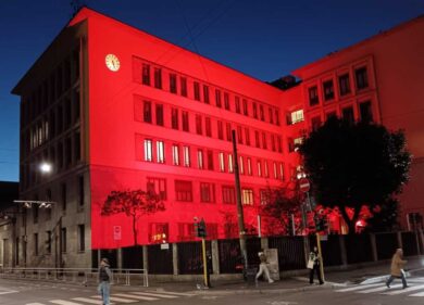 Violenza contro le donne, A2A illumina di rosso le proprie sedi