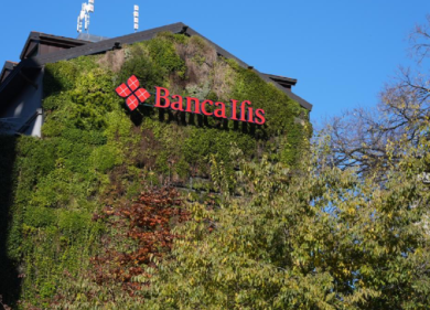 Banca Ifis si tinge di rosso per la Giornata contro la violenza sulle donne