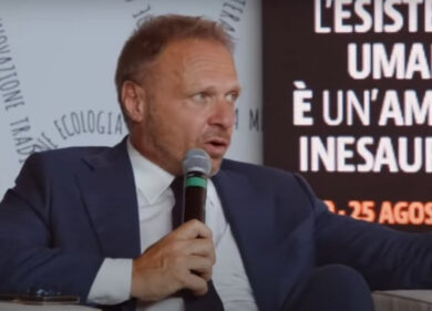 Lollobrigida-treno, Fazzolari: “Tutti possono scendere dopo un’ora di ritardo”